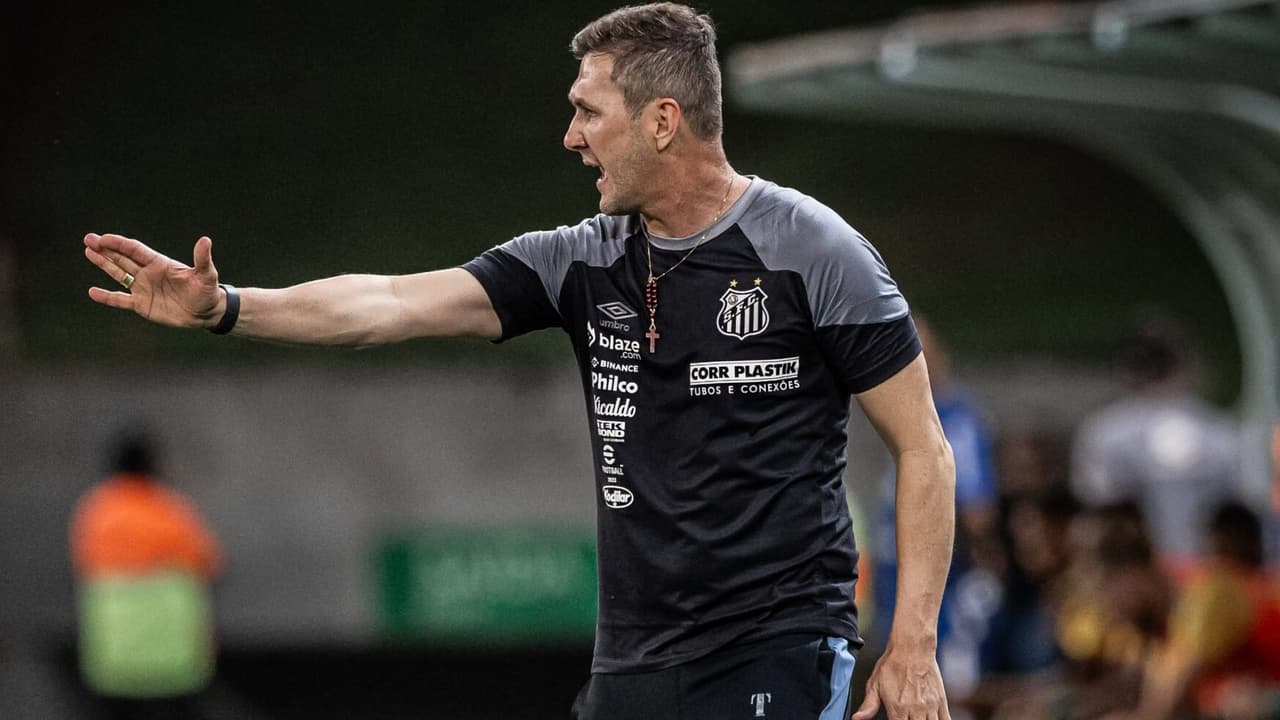 Paulo Turra revela quando o Santos terá seus primeiros reforços na janela