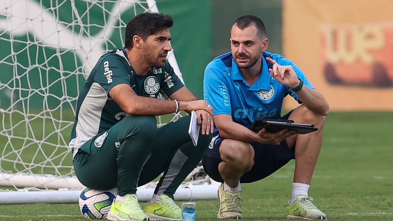 Quem joga?   Diante de dúvidas na escalação titular, Palmeiras entrou no duelo da Libertadores