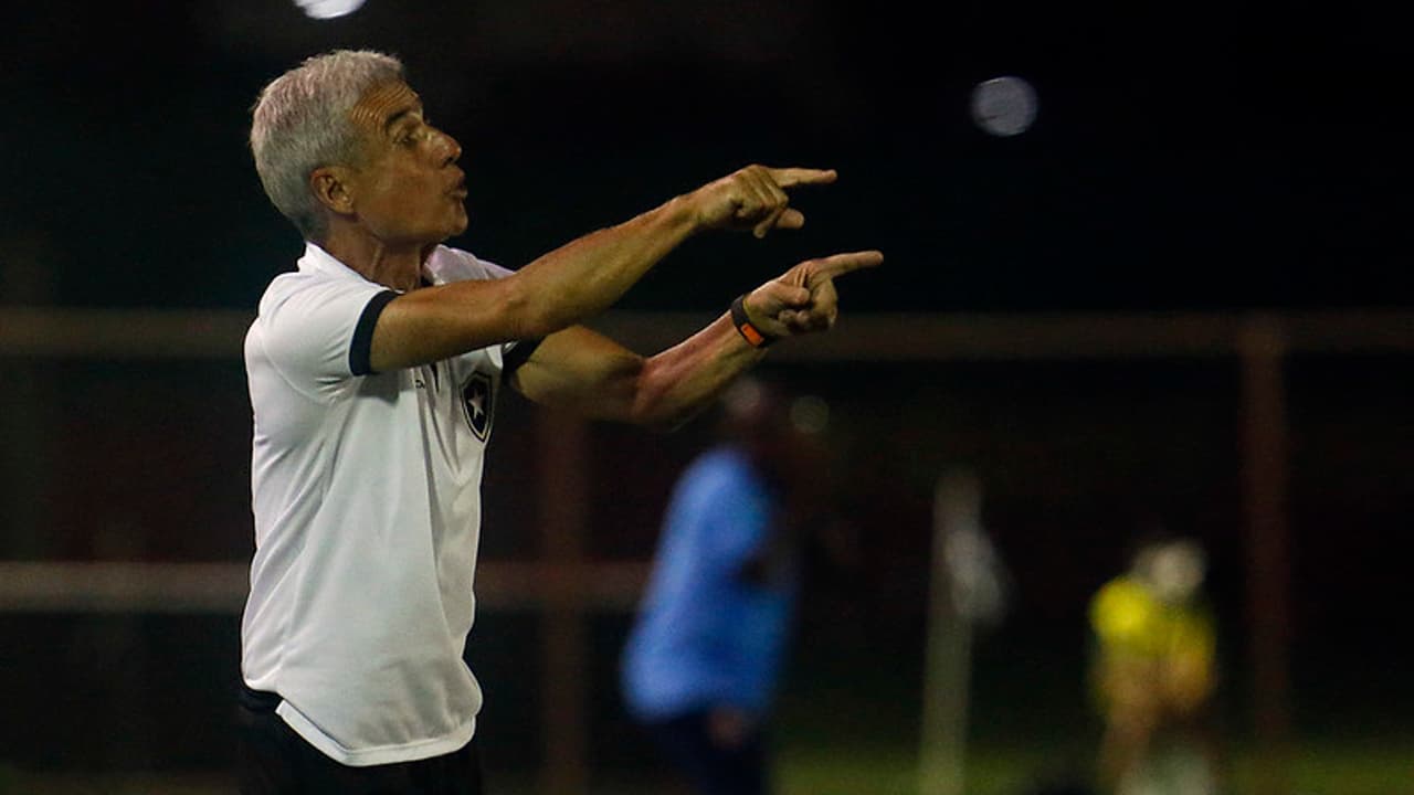 Luís Castro assume a culpa pelo mau desempenho do Botafogo no Sergipe e fala da decepção pós-jogo