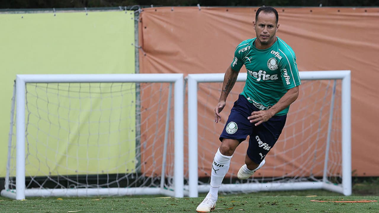 A derrota final do Palmeiras para o Ituano viu a estreia de um jogador estrangeiro que falhou no elenco