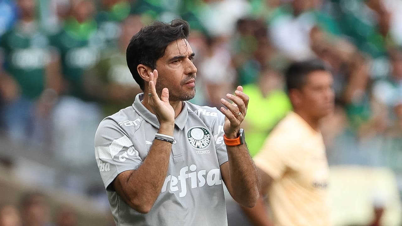 Abel Ferreira chega ao cargo de técnico com mais títulos no Palmeiras