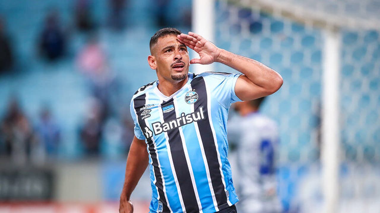 Diego Souza formaliza saída do Grêmio