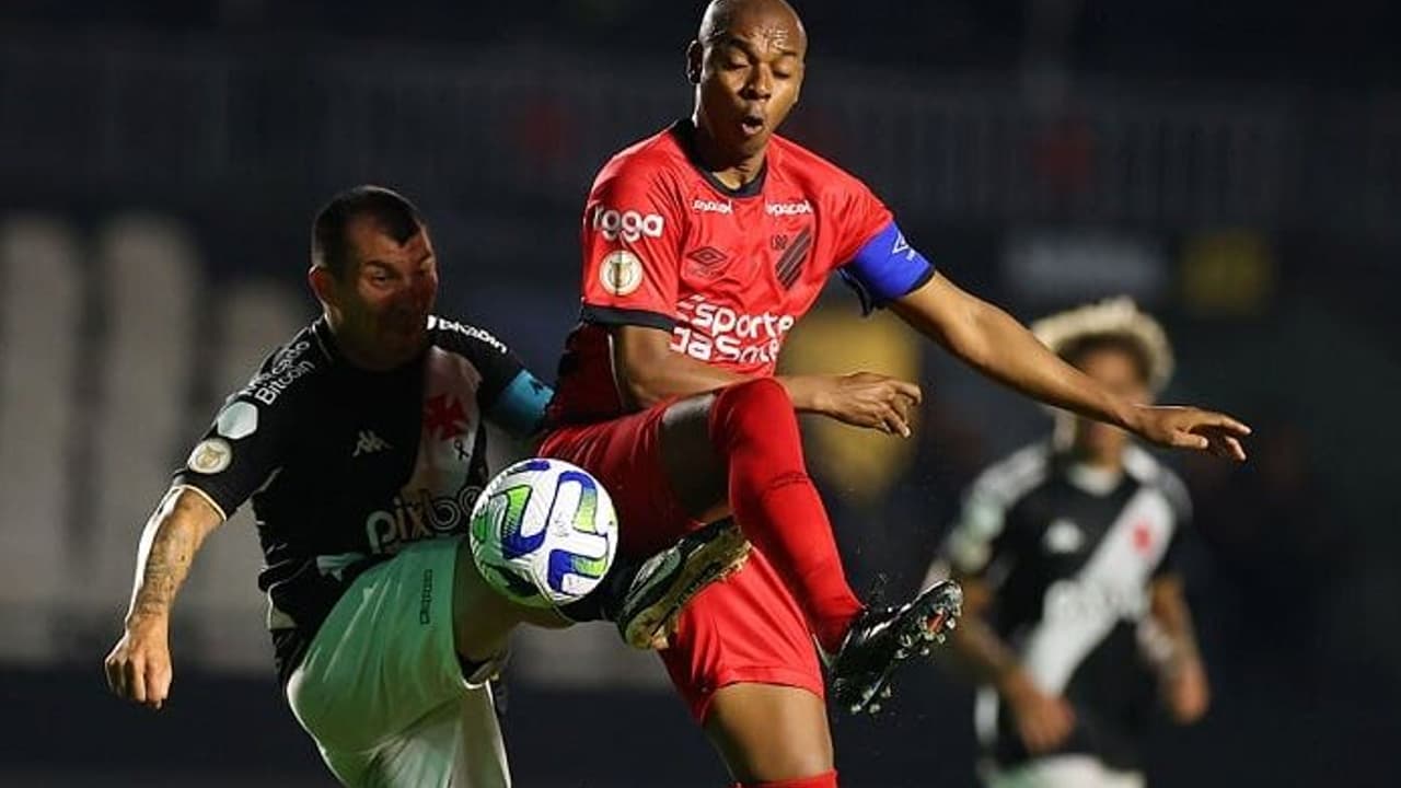 Medel lamenta erros do Vasco na derrota e garante trabalho intenso para reagir no Campeonato Brasileiro