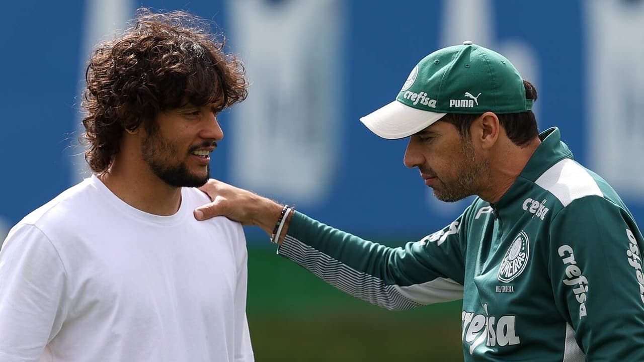 Palmeiras voltou a se apresentar após sorteio e recebeu visita ilustre na academia de futebol