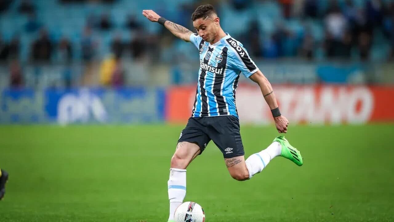 Diogo Barbosa chega ao Rio de Janeiro para assinar contrato com o Fluminense