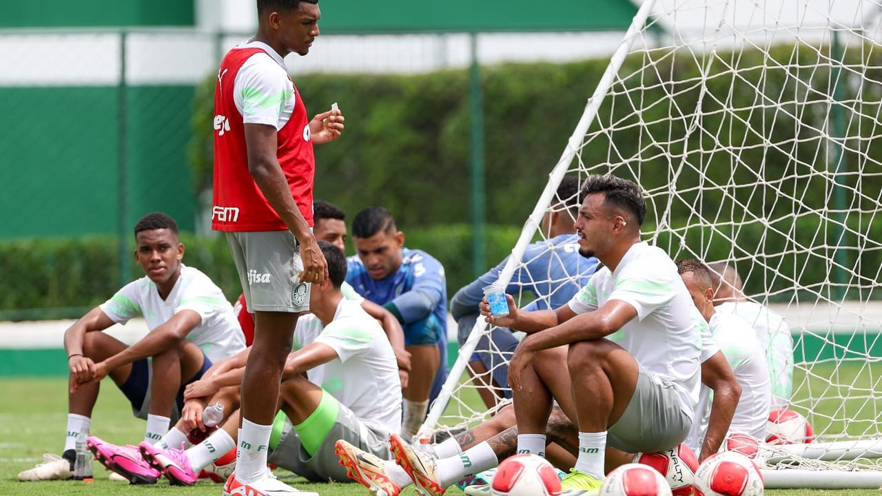 Próximo do líder supremo paulista, Abel poderia ter protegido o Palmeiras dos portugueses