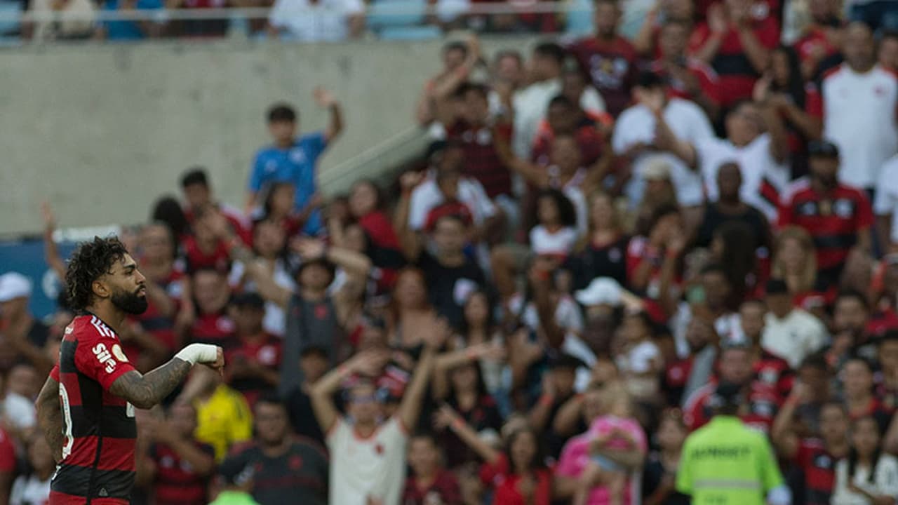 Gabigol encerra jejum, Flamengo vence Coritiba no Brasileirão sob o olhar de Sampaoli e ameniza crise