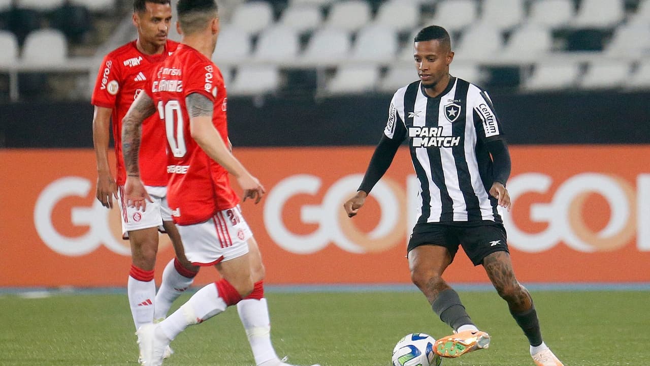 Tchê Tchê luta para abrir novamente o caminho e se posicionar com a camisa do Botafogo