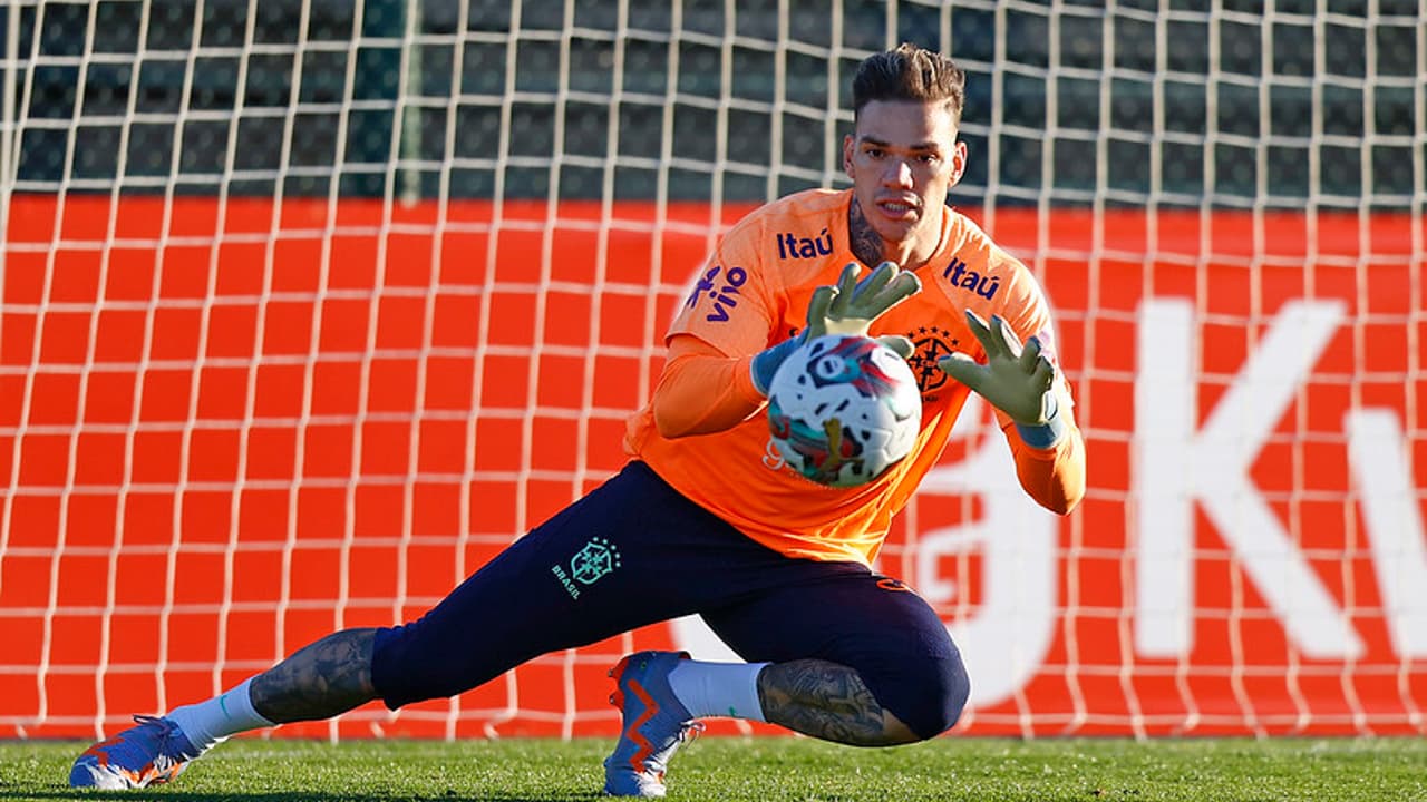 “Vou ajudá-lo a vir o mais rápido possível”, brincou Ederson sobre a chegada de Ancelotti à Seleção Brasileira.