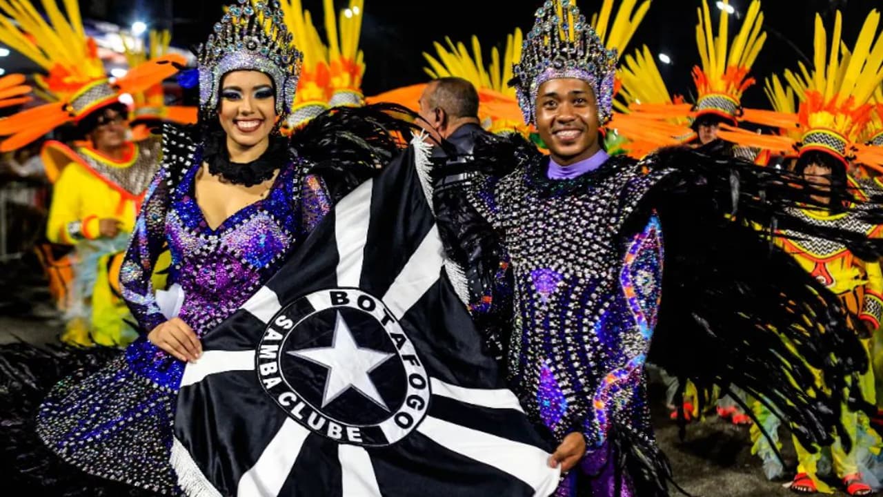 Três escolas de samba ligadas à torcida carioca encontram espaço inédito na Sapucaí