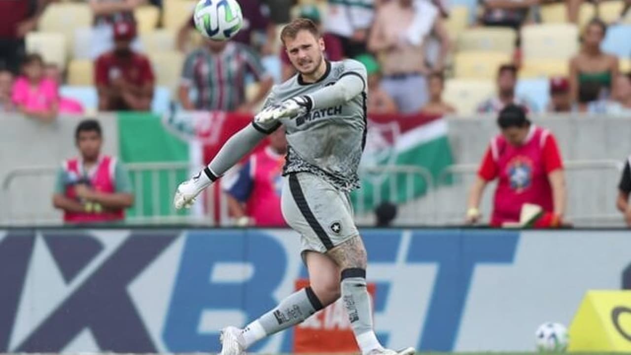 Lucas Perri expressa entusiasmo renovado após vitória do Botafogo no clássico