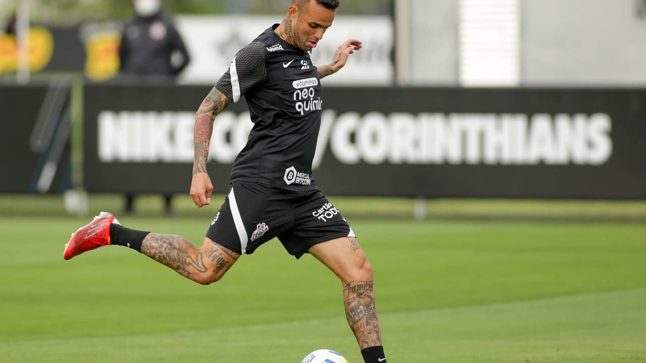 Luan vai à Arena Neo Kimica comemorar a classificação do Corinthians na Copa do Brasil