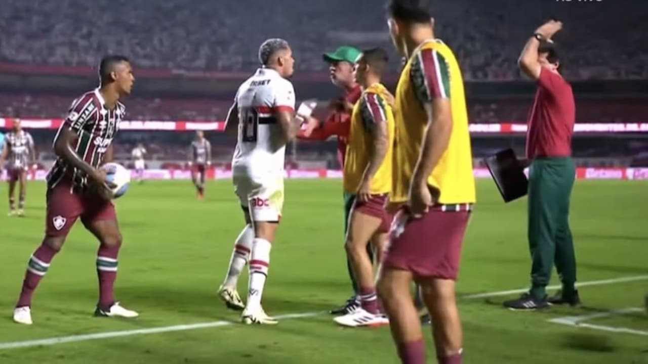 ‘Você é burro demais’: Diniz briga com Luciano e é expulso em São Paulo x Fluminense;   olhar