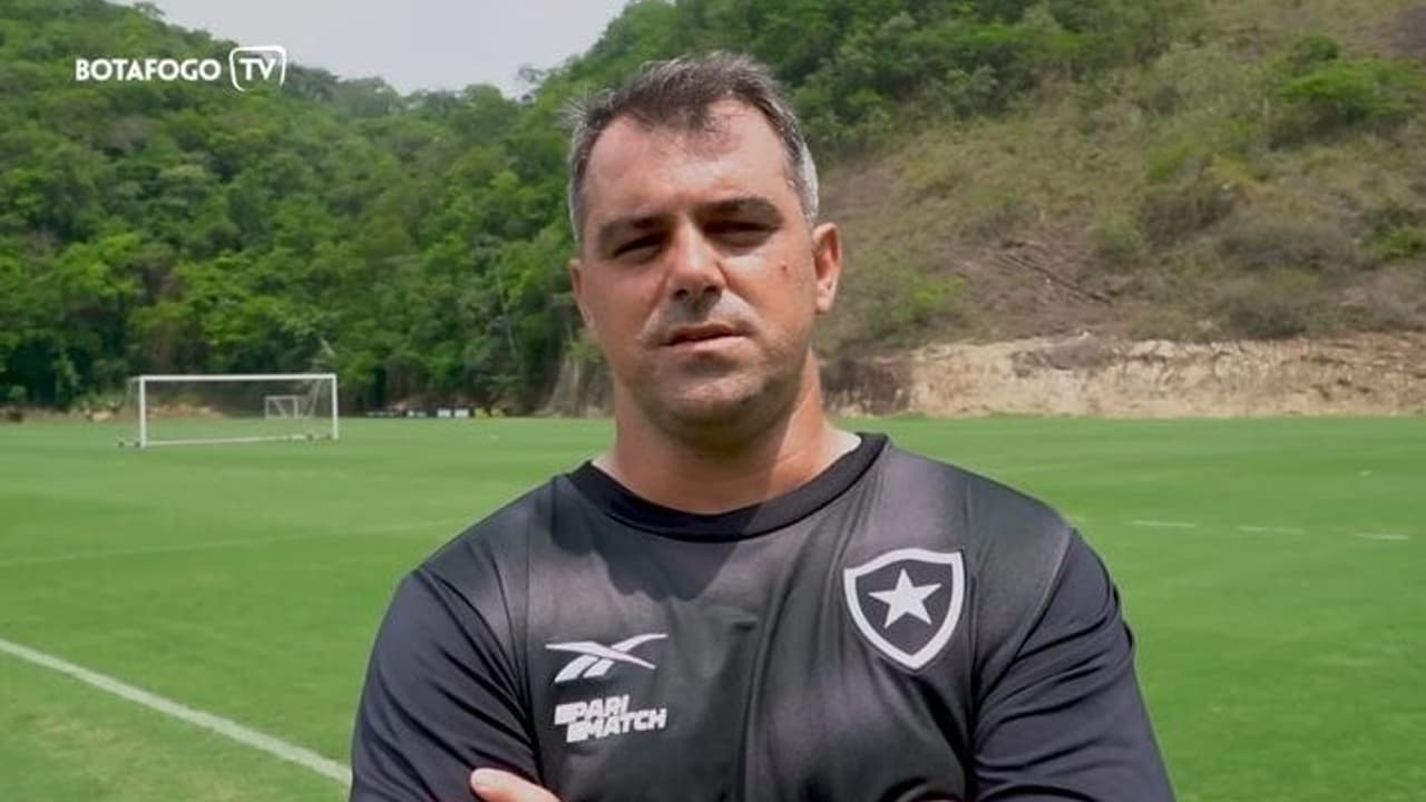 Botafogo foi apresentado como novo membro da comissão técnica de Lúcio Flávio