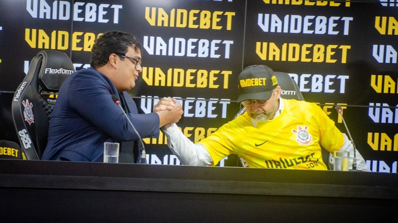 Os ensaios e discursos de Augusto Melo lançam dúvidas sobre o 'calor da amizade' com o Corinthians.