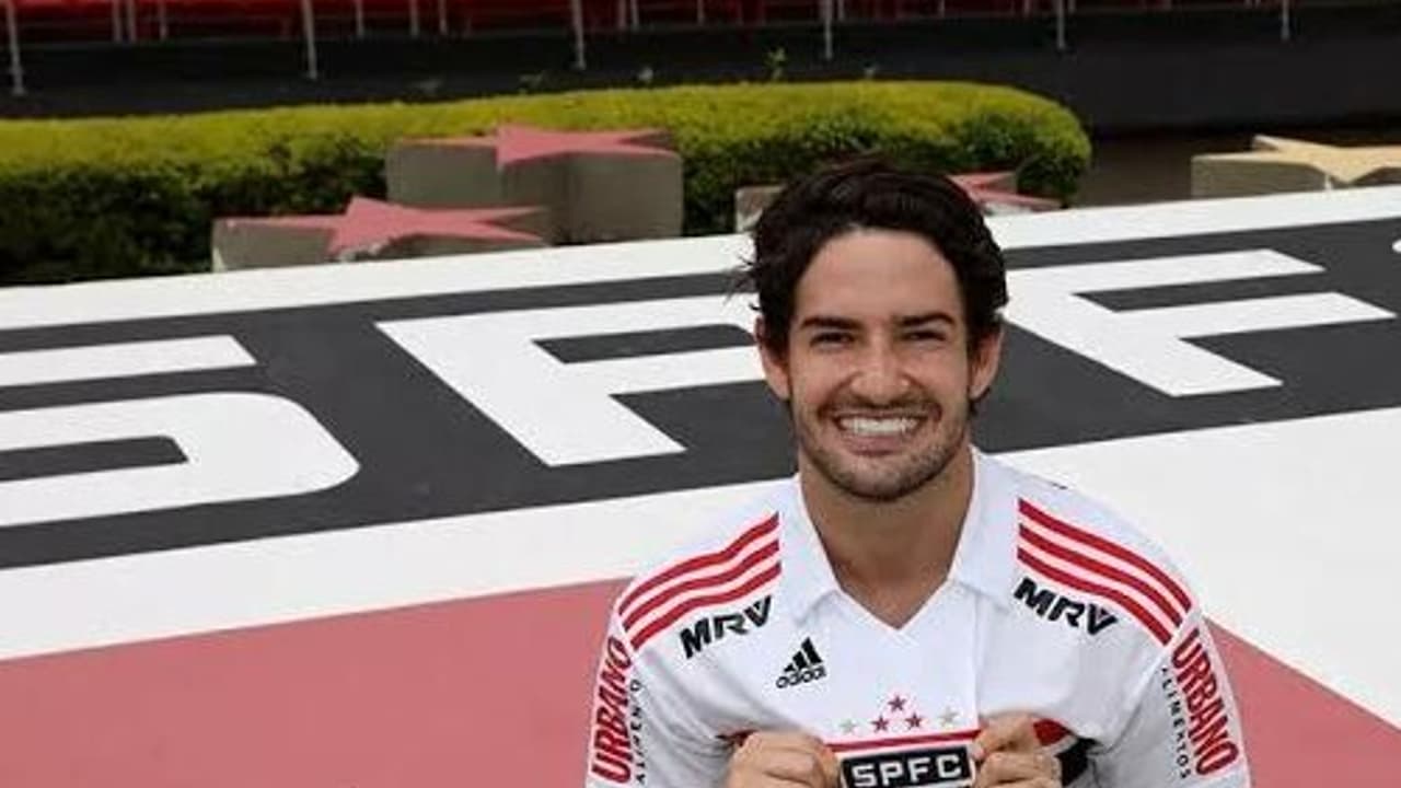 E Alexandre Pato?  O São Paulo deve anunciar seus jogadores em breve.