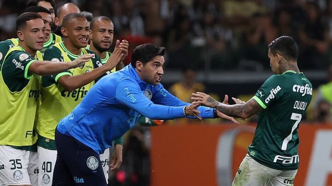 O gol de Dudu 'salvou' o recorde ininterrupto do Palmeiras e preservou as chances do time conquistar o título no Brasileirão.