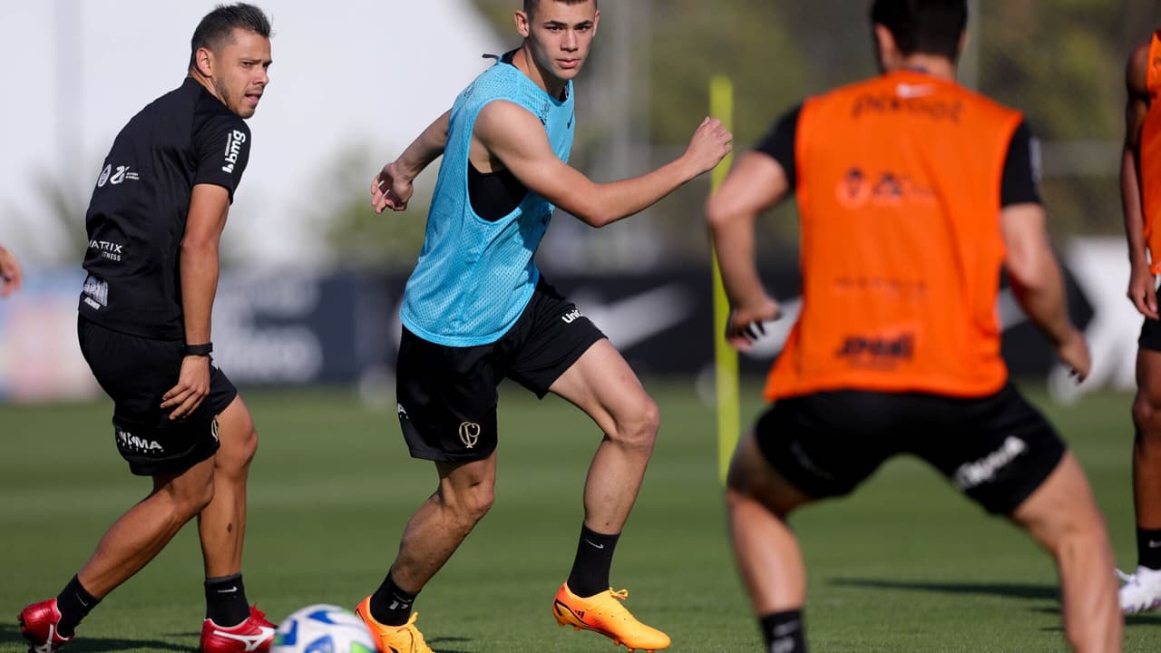 Após uma cirurgia cardíaca, Moscardo trabalhou com a bola e avançou na recuperação no Corinthians.