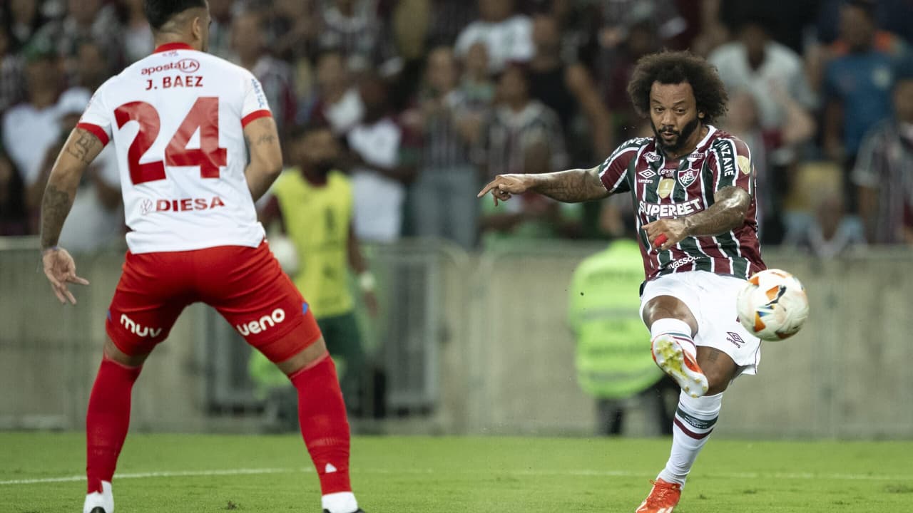 Torcida do Fluminense enlouquece com gol de Marcelo: 'Gênio'