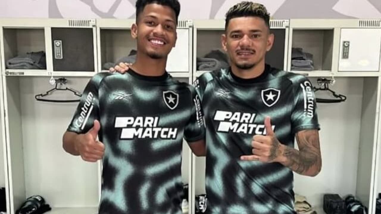 Tiquinho Soares treina com os sub-20 do Botafogo e indica que deverá estar à disposição para o clássico contra o Flamengo