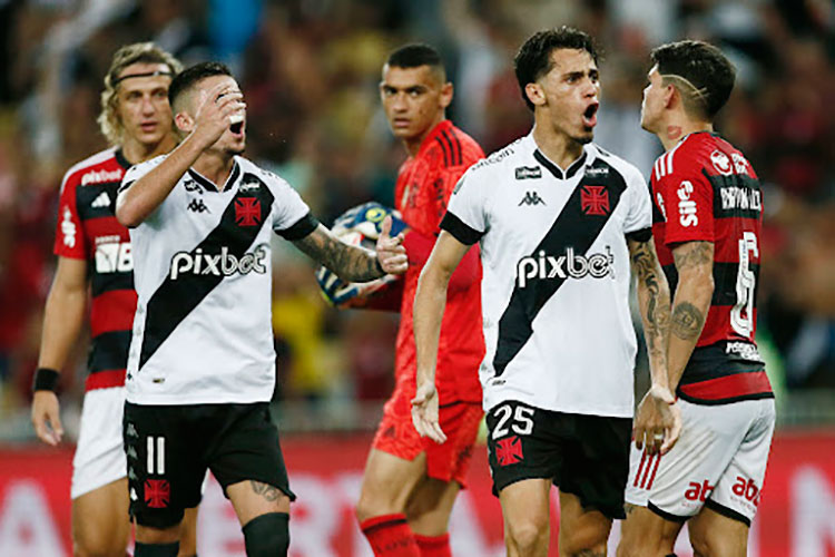 História dos clássicos do futebol brasileiro: Flamengo x Vasco, Corinthians x Palmeiras, e assim por diante.