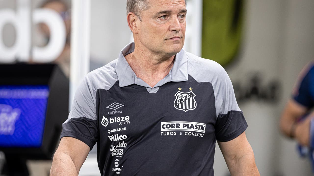 Aguirre está em dúvida e Santos não tem condições de contratar ex-Corinthians