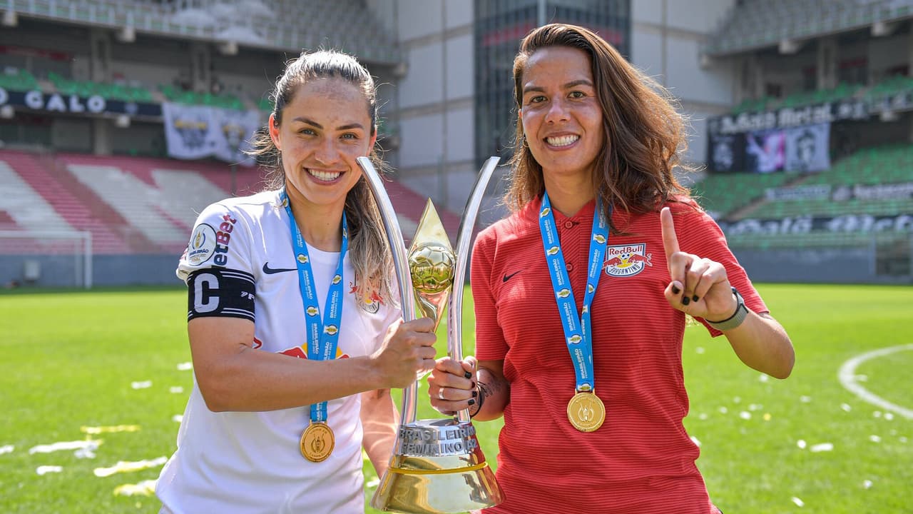 Conheça Camilla Orlando, nova técnica feminina do Palmeiras