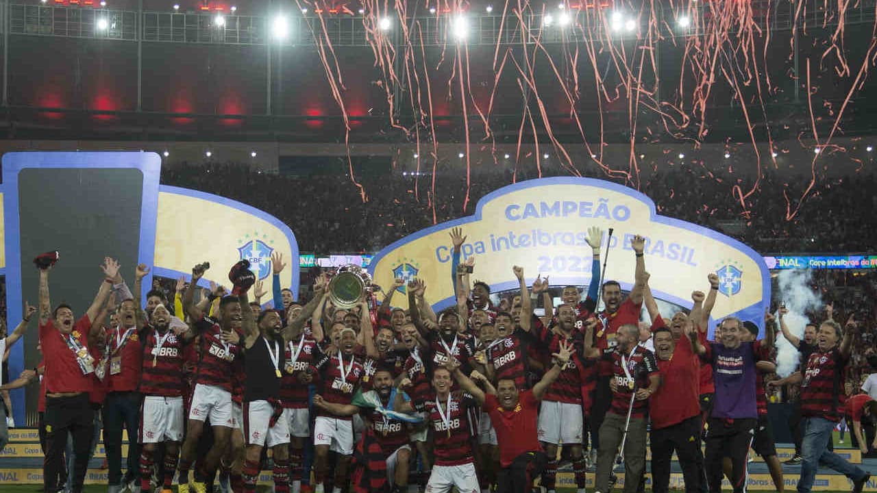 São Paulo e Flamengo têm o direito de decidir!   Conheça os times que mais chegaram a finais da Copa do Brasil