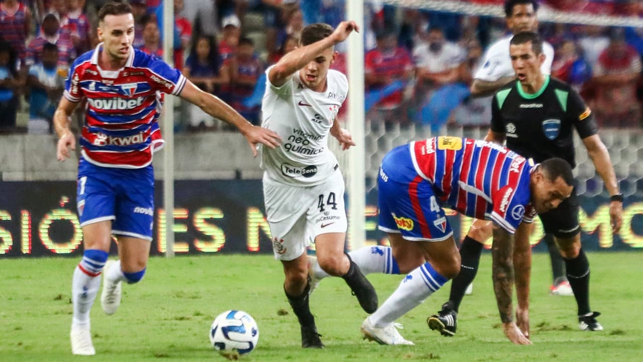 Fortaleza x Corinthians: Conmebol divulga áudio do VAR em lance polêmico envolvendo Pochettino e Moscardo