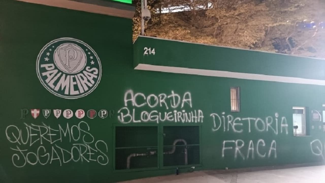 Palmeiras receberá indenização de torcedores que pintaram grafites nos muros do clube