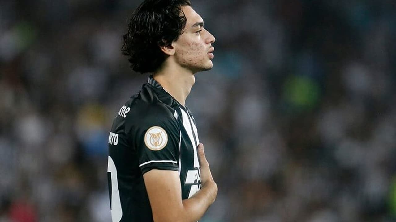 Matheus Nascimento retorna ao Botafogo e será opção de Luís Castro na partida contra o Fortaleza