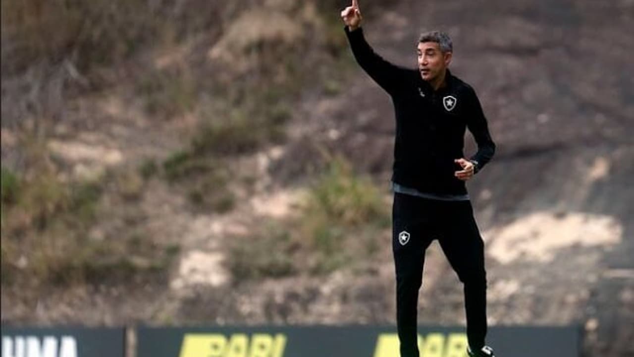 Bruno Lage mostra variações do Botafogo para confronto decisivo com o Guaraní, do Paraguai;   confira a provável escalação!