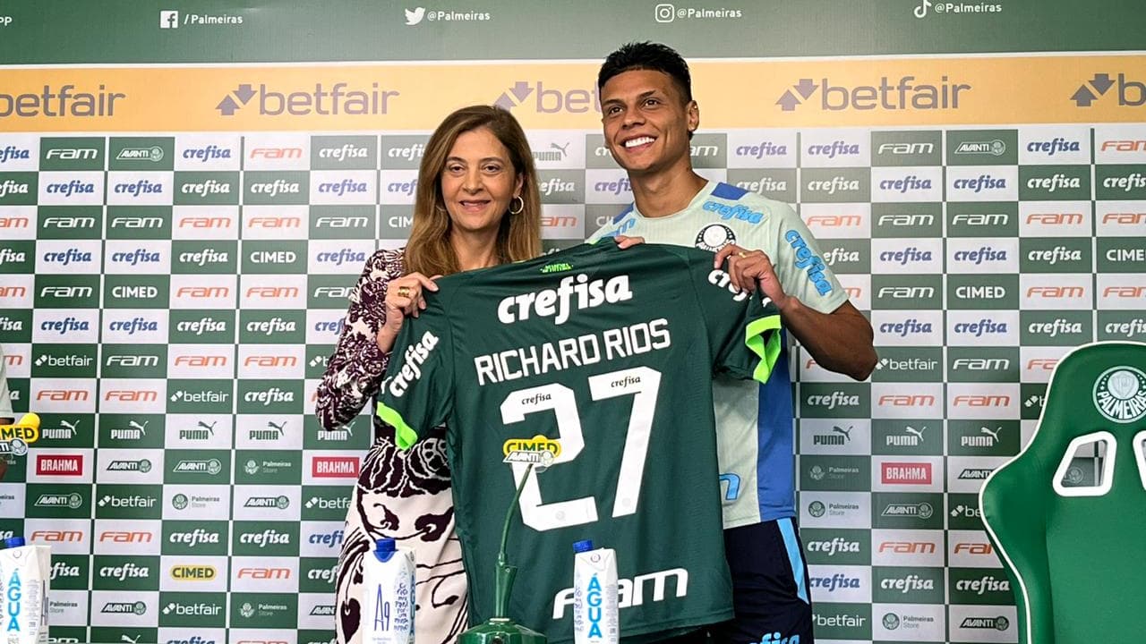 Logo no início, Richard Ríos agradeceu a hospitalidade da “Família Palmeiras” e disse: ‘Vim cumprir o meu dever’