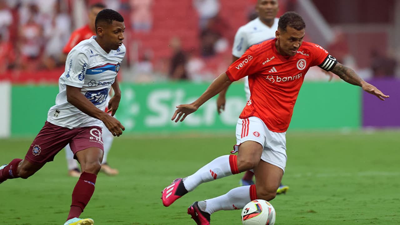 Internacional se reencontra com torcedores após humilhação no estadual