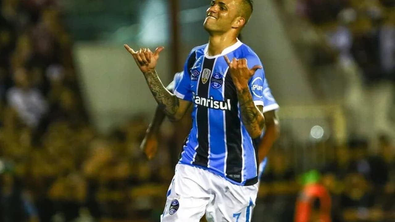 Torcedores do Grêmio preparam festa para Luan 