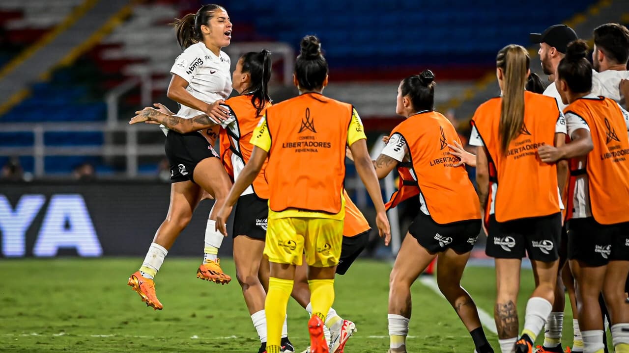 É um tetra!   Corinthians vence o Palmeiras e é campeão feminino da Libertadora