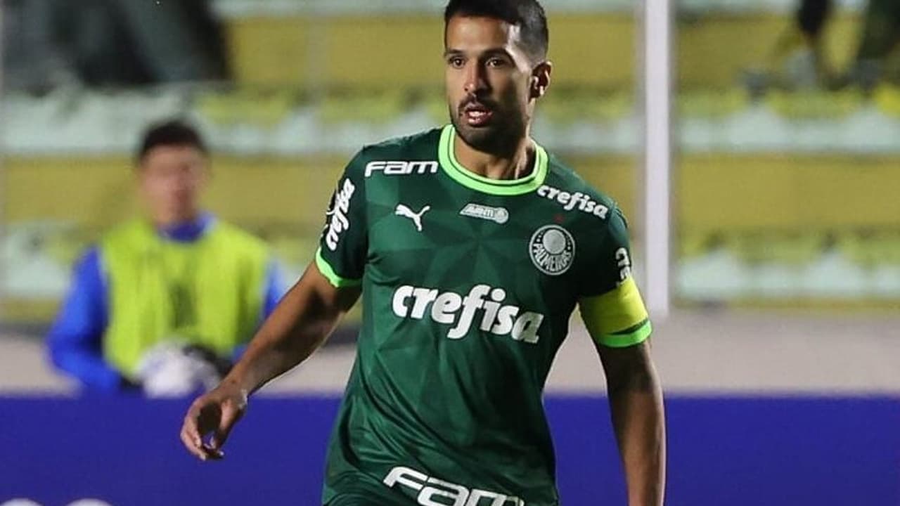 O Palmeiras segue estratégia de retenção e rejeitou oferta russa de Luan.