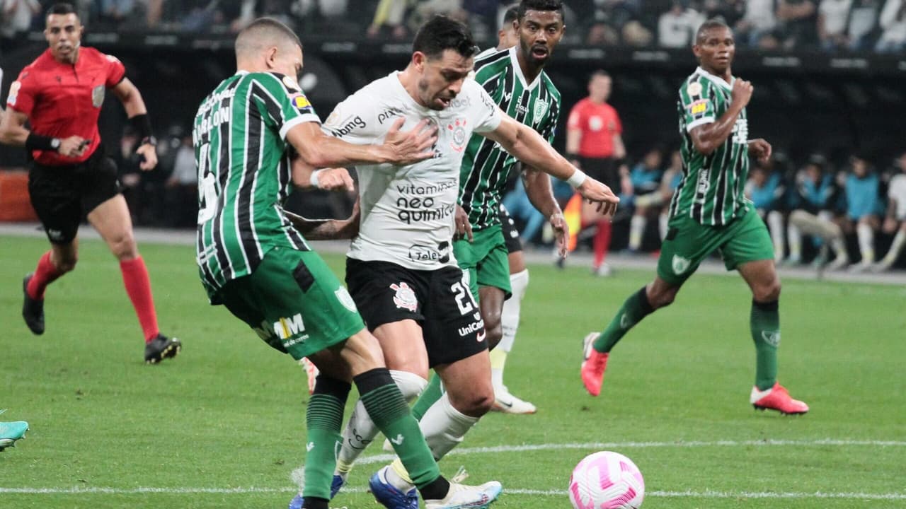 Mais recentemente, o Corinthians enfrentou o América-MG no Brasileirão