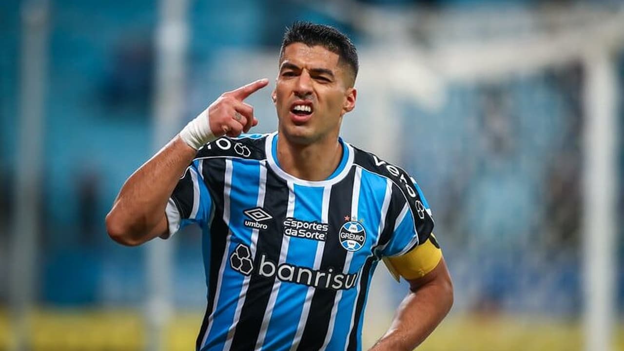 Suárez estuda a devolução dos pagamentos que recebeu para deixar o Grêmio, segundo publicação uruguaia