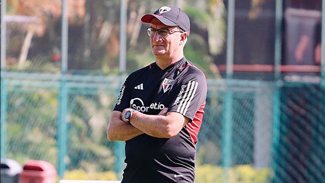 A escalação do São Paulo: time neutro ou titular?   Três defensores ou dois?   As dúvidas de Dorival para enfrentar o Tolima