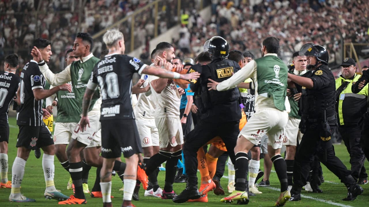 Luxemburgo e Roger Guedes pedem desculpas pelas ações dos jovens da base na vitória do Corinthians na Universidade