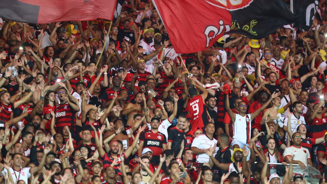 Torcida do Flamengo esgotou ingressos para o jogo de volta da Copa do Brasil, ainda restam ingressos para o jogo do Fluminense;