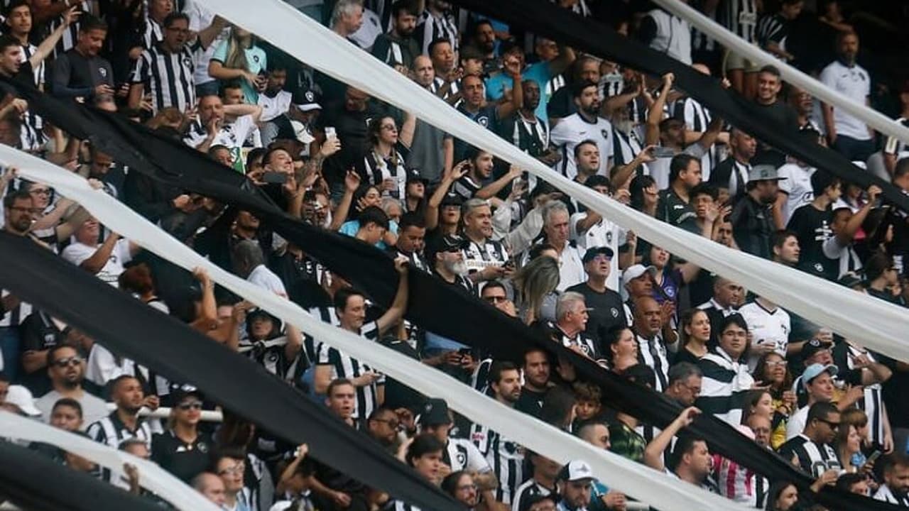 Com ingressos esgotados em todas as rodadas como mandante, Botafogo ‘inflaciona’ média de torcida no Nilton Santos;   veja os números