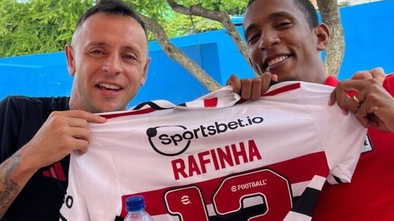 Durante folga em São Paulo, Rafinha almoçou em favela do Recife, ligou para Neuer e conheceu ex-Corinthians: ‘Senti falta desse contato’