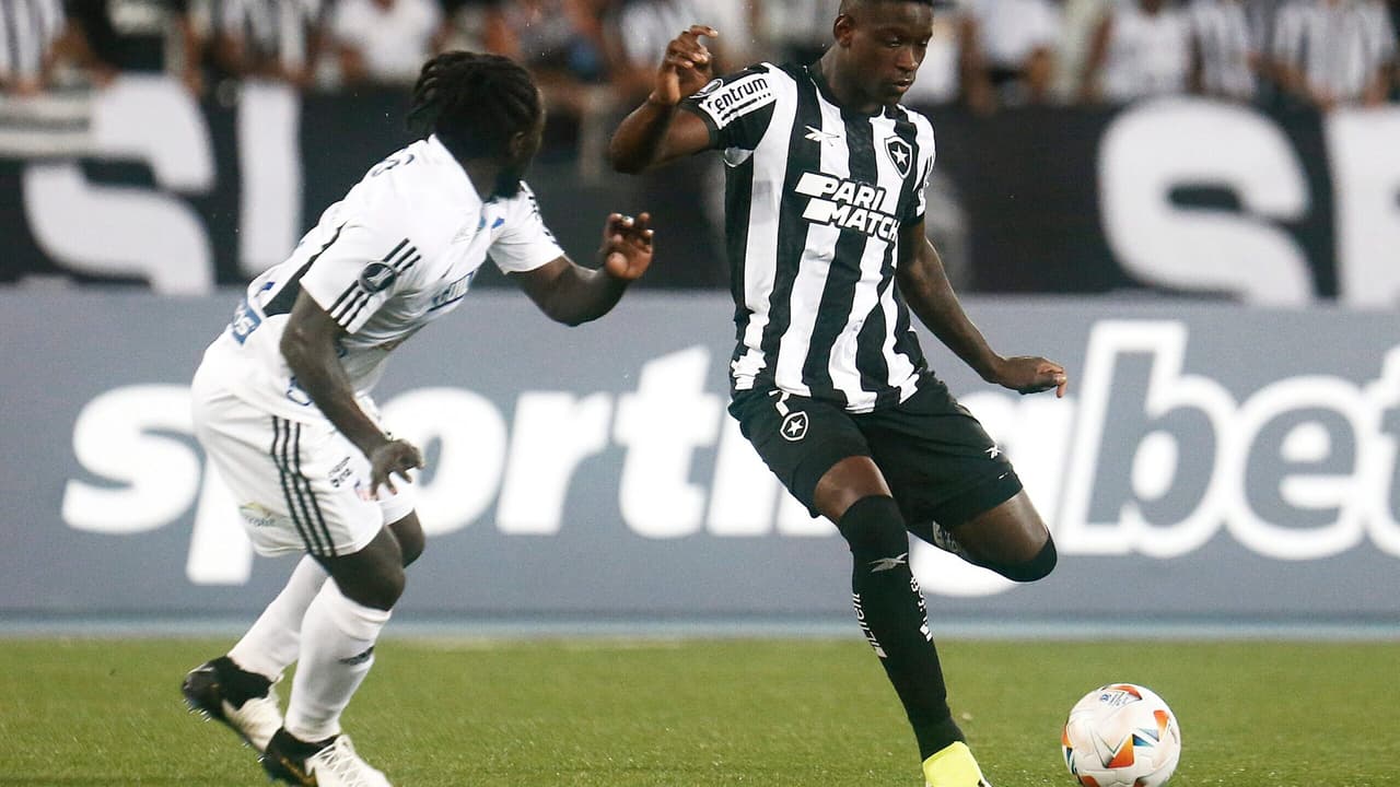 Luiz Henrique analisa derrota do Botafogo na Libertadores: 'Infeliz'