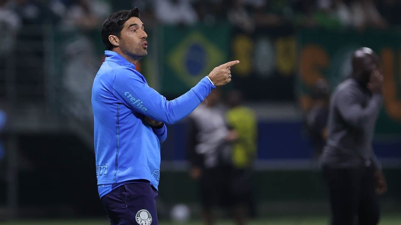 Abel Ferreira comemora noite ‘espetacular’ do Palmeiras e elogia atuação da torcida: ‘A Vitória é deles’