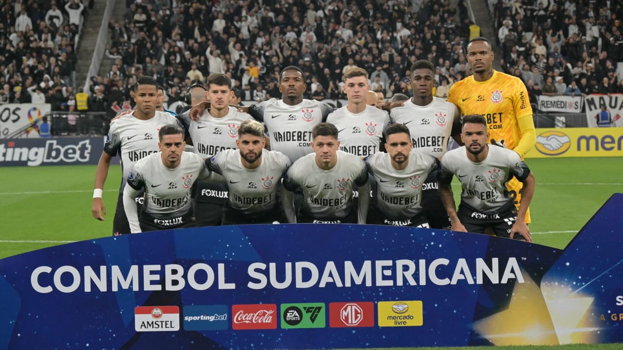 Na noite da competição, o Corinthians derrotou o Racing-URU para avançar.