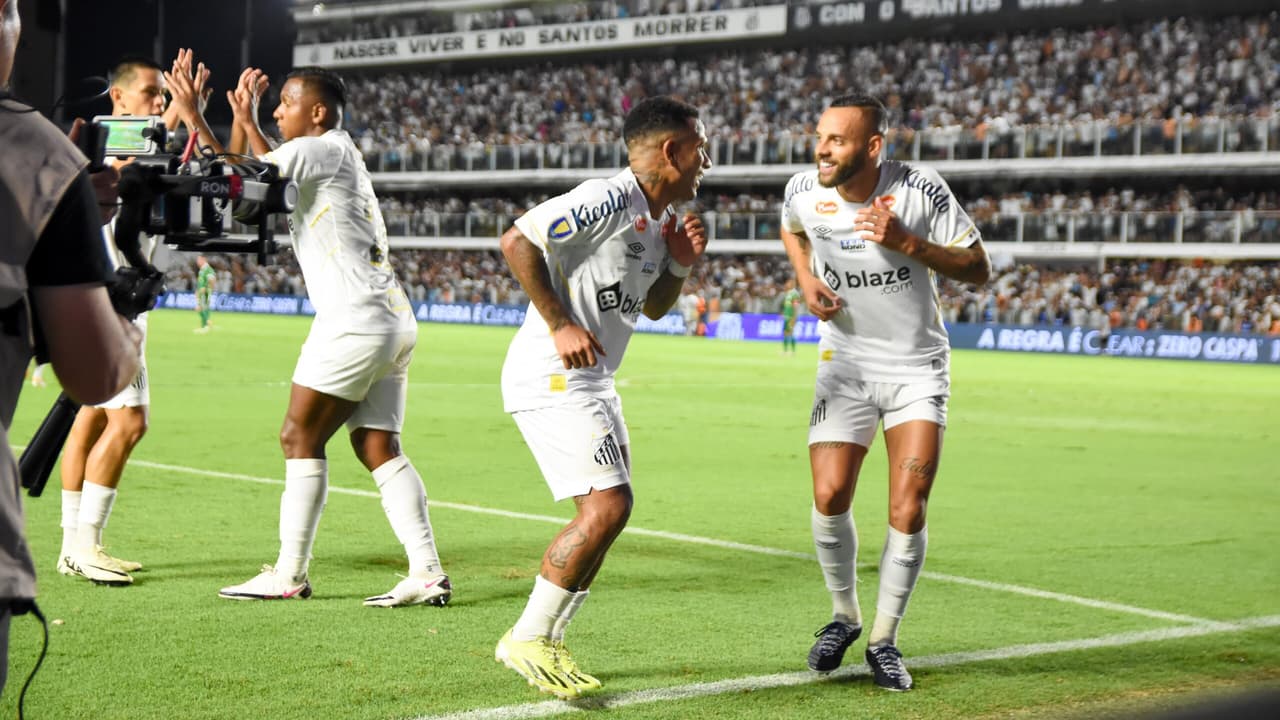 “Quer pagar o jantar”, brincou Guilherme com Otero após a vitória do Santos na final do Paulistão.