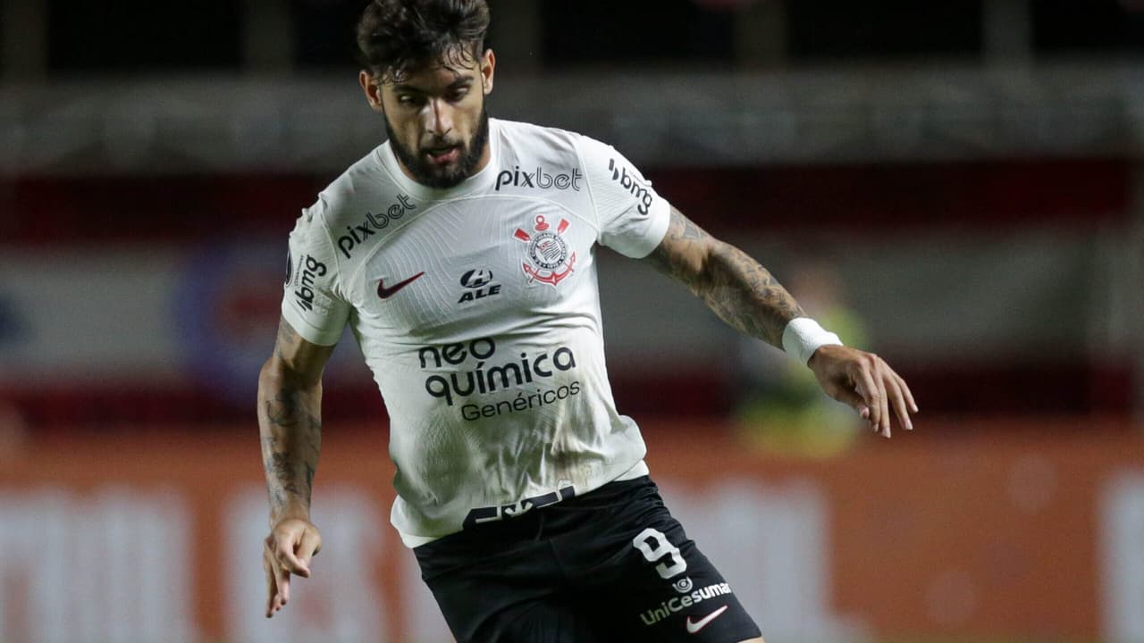 ANÁLISE: Corinthians dá um passo à frente, dois atrás, mostra estagnação do ataque com Luxemburgo