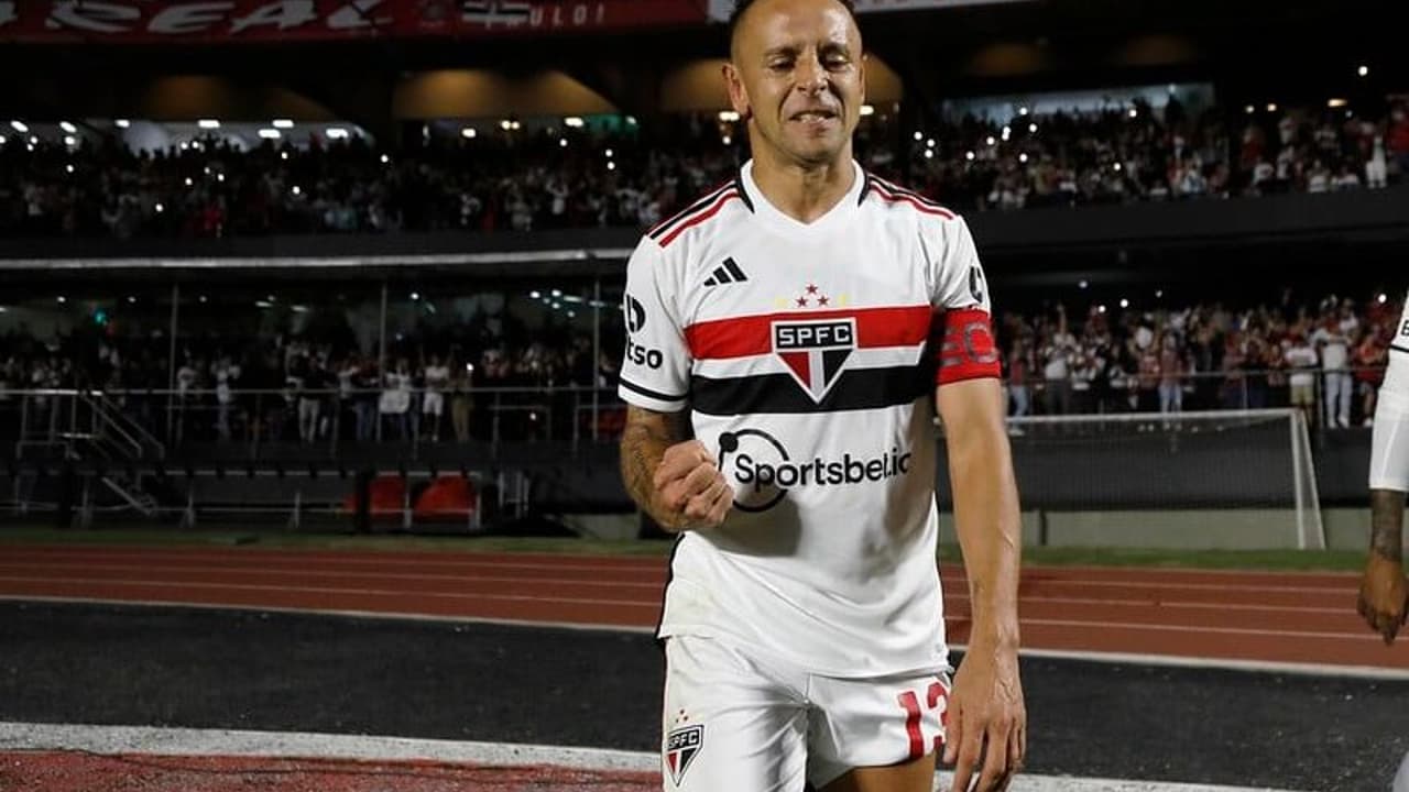 Rafinha explica alto número de lesões no São Paulo e culpa calendário